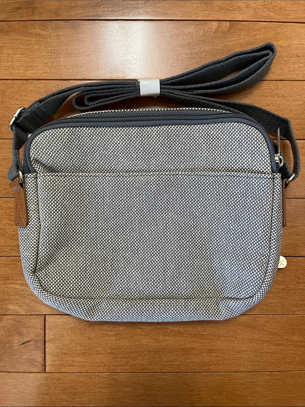 New Thirty- One Gifts Gray Crossbody Shoulder Bag - Casual Everyday Carry